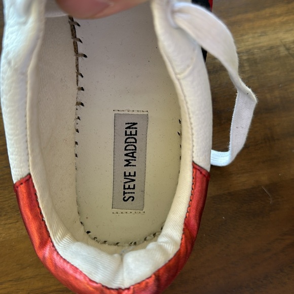 Steve Madden Sneakers - Picture 6 of 6